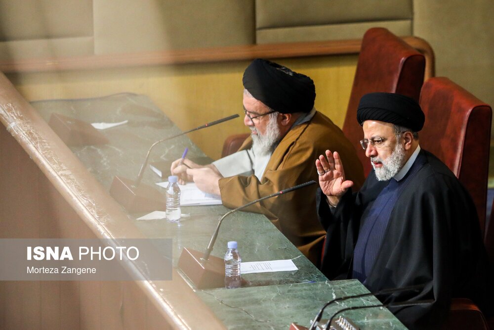 آخرین تصویر جنتی و روحانی در مجلس خبرگان رهبری ؛ روحانی باز هم خندید! | آملی لاریجانی شکست خورد و دیگر نیامد | چهره خاص رئیسی و هم نشینی با خاتمی | تنها نماینده غیرمعمم هم برای آخرین بار آمد!