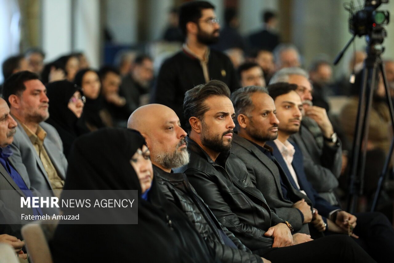 علی نصیریان کنار رئیسی نشست ؛ تصاویر و اسانی بازیگران مطرح سینما که به دیدار رئیسی رفتند | از علی نصیریان تا پورعرب، ارجمند و ...