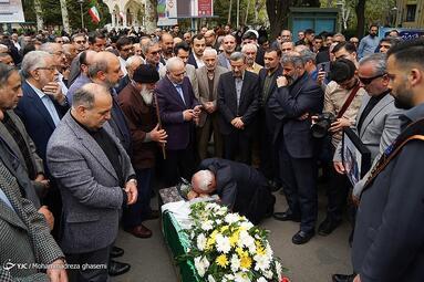 تصاویر محمود احمدی نژاد در تشییع پیکر وزیر دولتش | علت فوت حمید بهبهانی اعلام شد